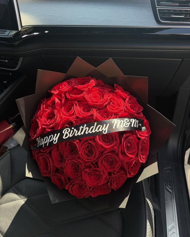 Rojo Amor by Blooms x Mel — Classic red roses in a red or black petal wrap