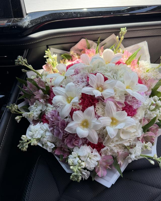 Tulipán Blanco by Blooms x Mel — White and pink hydrangeas with carnations, white stock, and open tulips